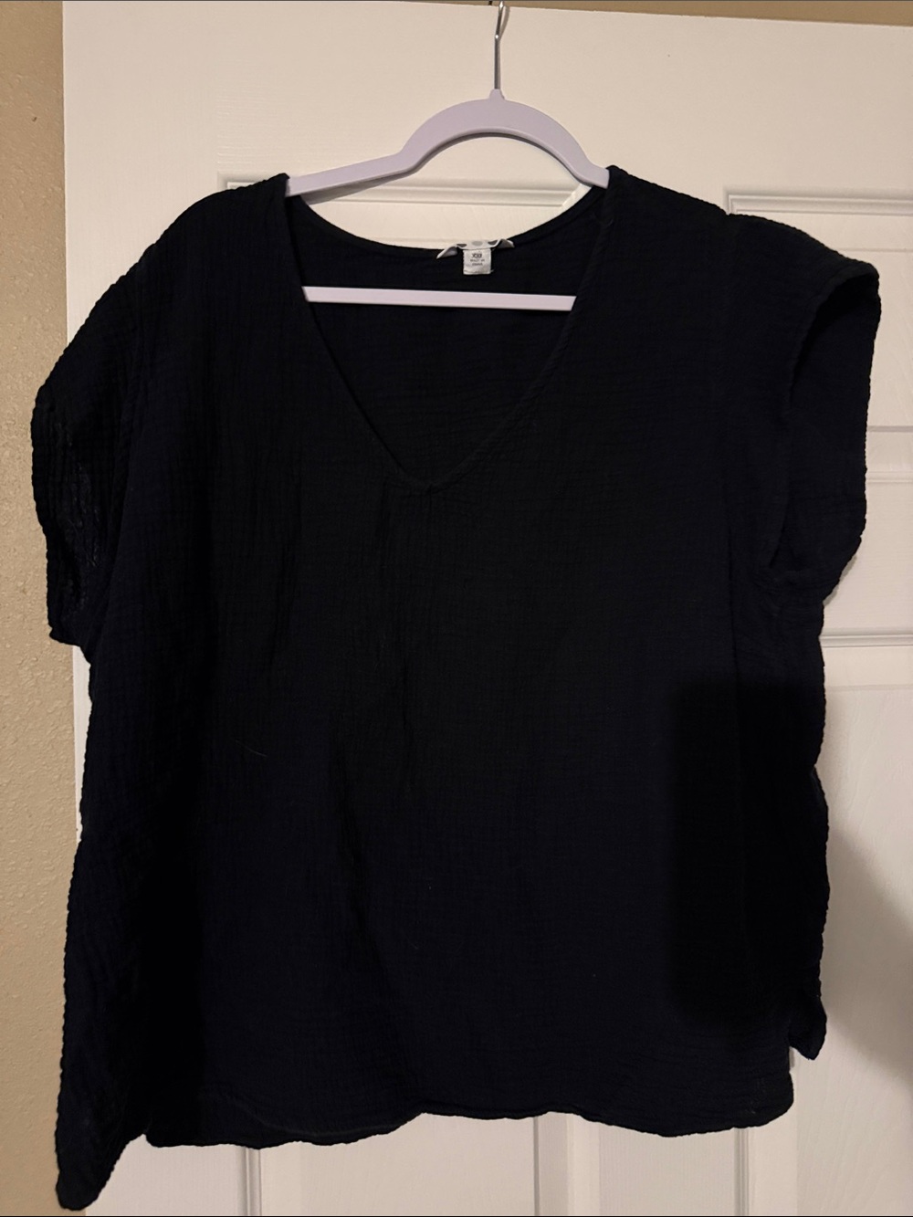 Xhilaration Black V-Neck Short Sleeve Blouse